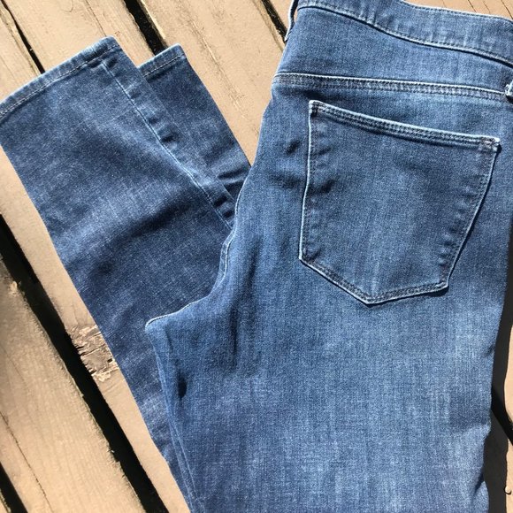 GAP True Skinny denim jeans. - Picture 2 of 4